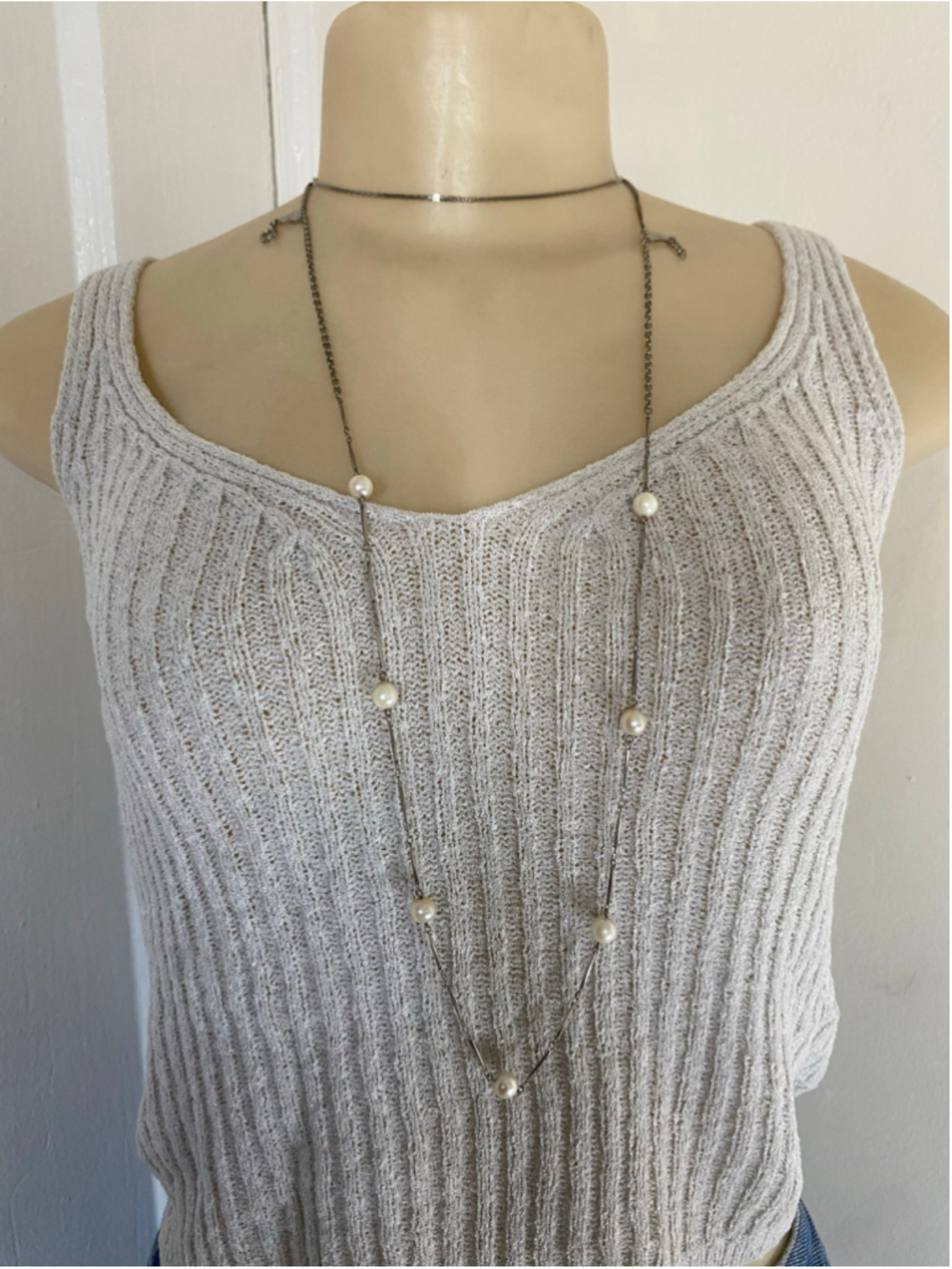Chain linked silver and pearl necklace